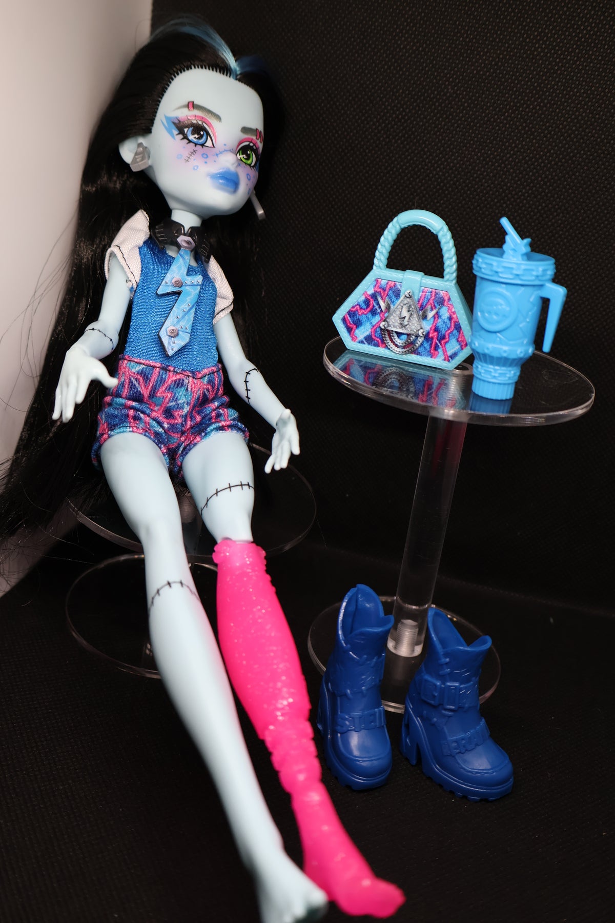 Monster High Frankie Stein Doll with Accessories ā Complete Set ā Unboxed