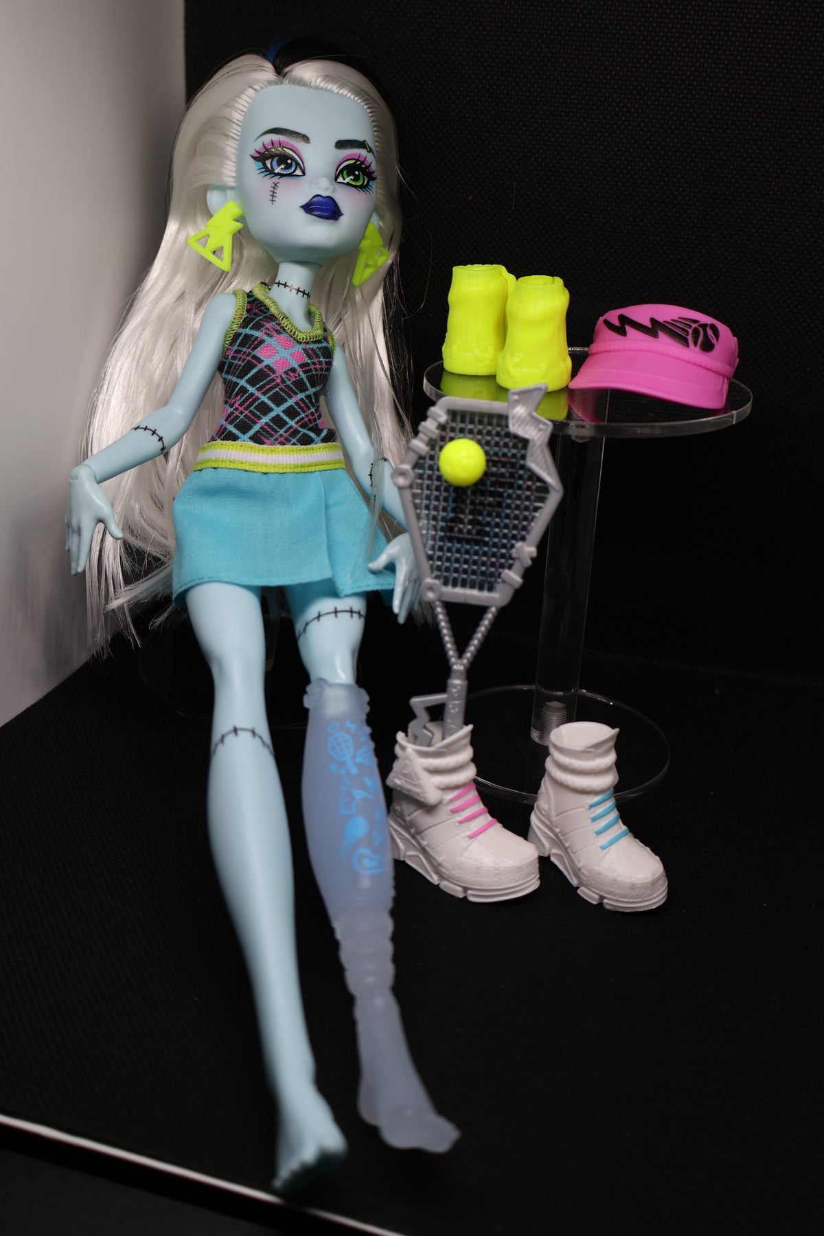 Monster High Frankie Stein Tennis Doll – Complete Set – Unboxed