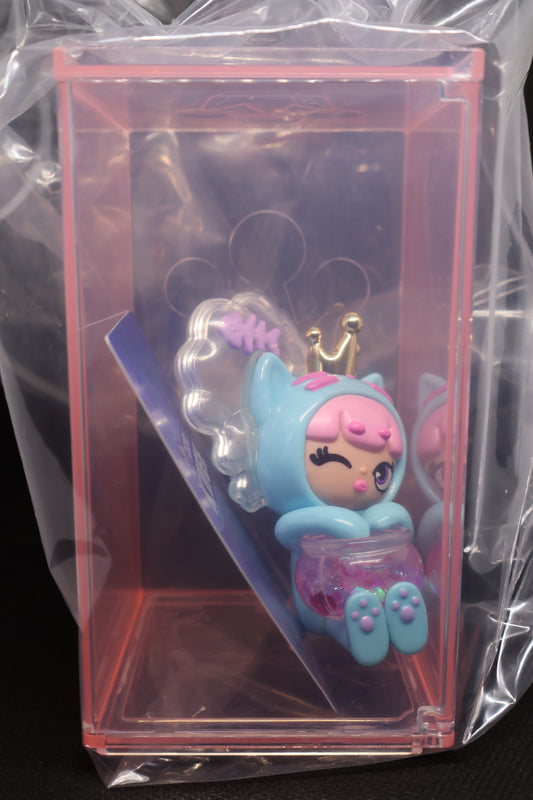 🩵 XOX Kweenie – Kween of Cat Naps Figure 🐱👑