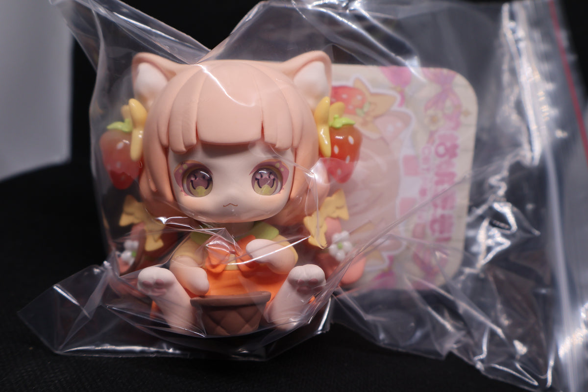 🍓 Catmoni Strawberry Cream Kitty Collectible Figure 🐱🍰✨