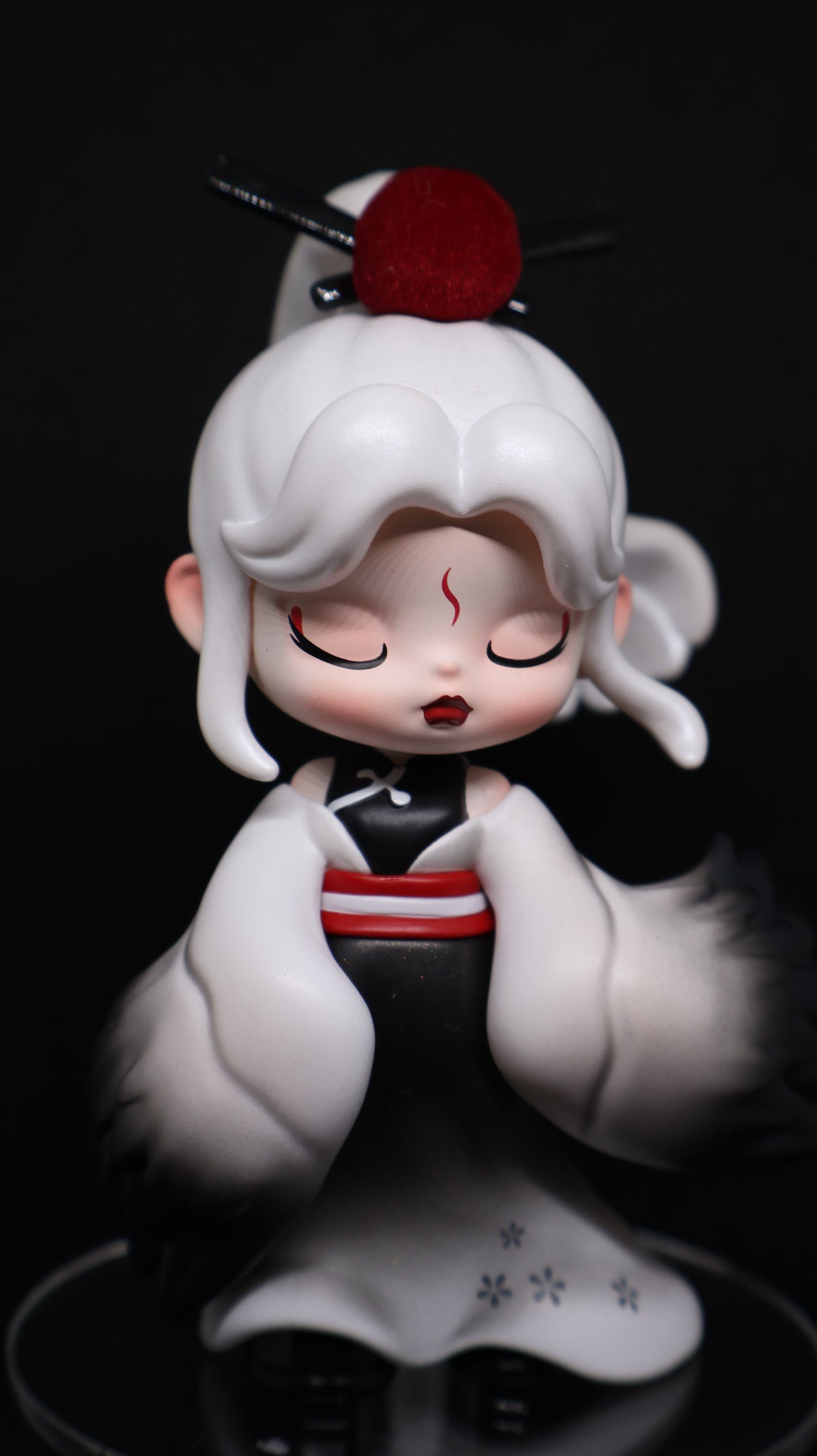 🪽 ANITA Crane Collectible Figure – White & Black
