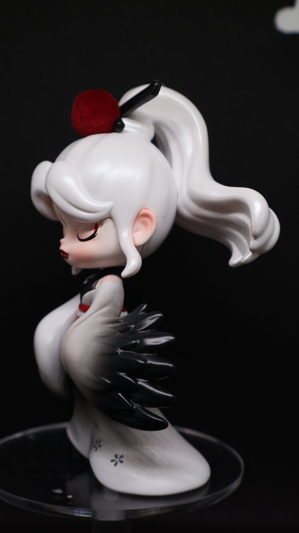🪽 ANITA Crane Collectible Figure – White & Black