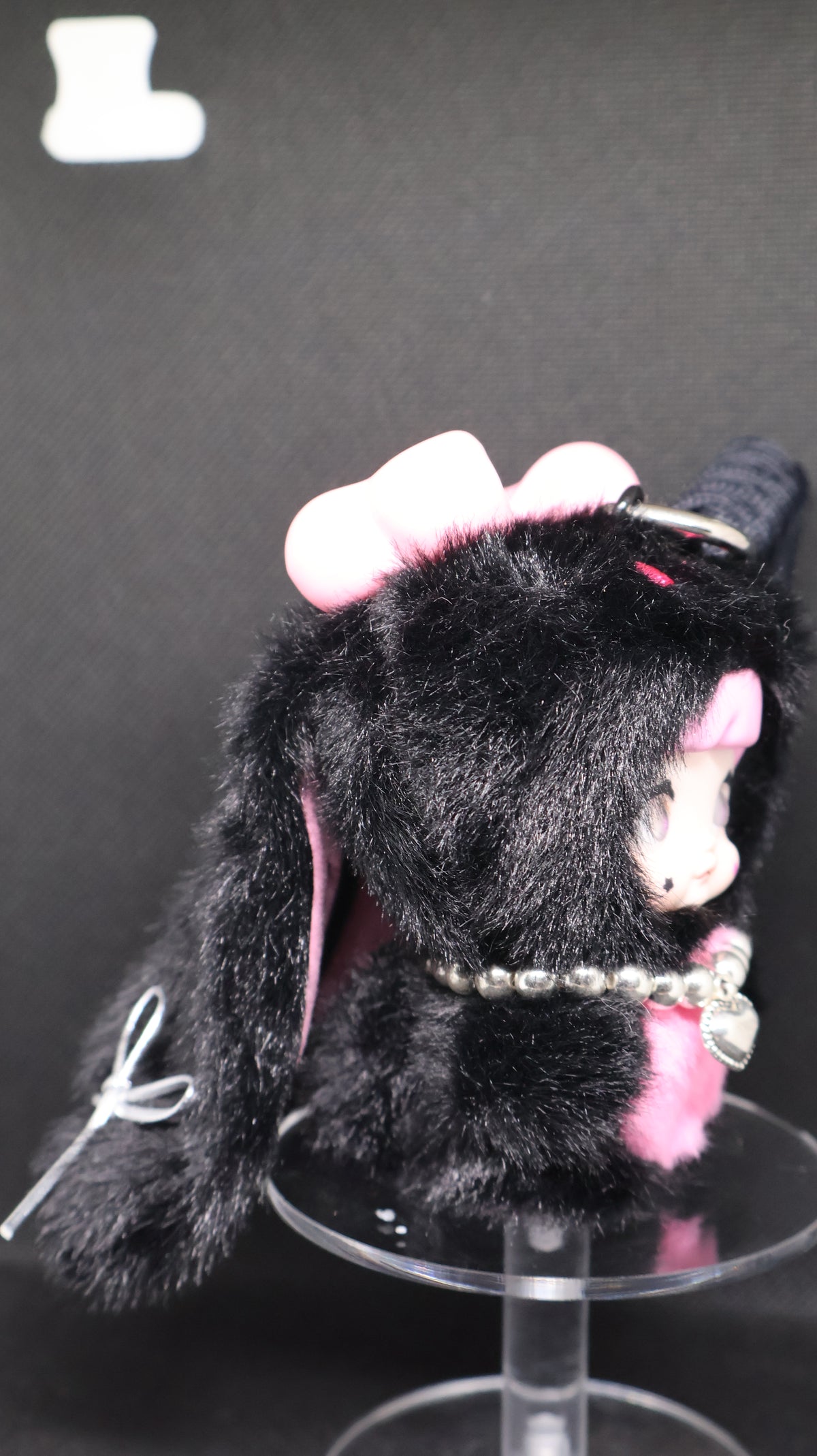 🩷 YOMI Berry Jump Candy Plush Collectible – Black & Pink