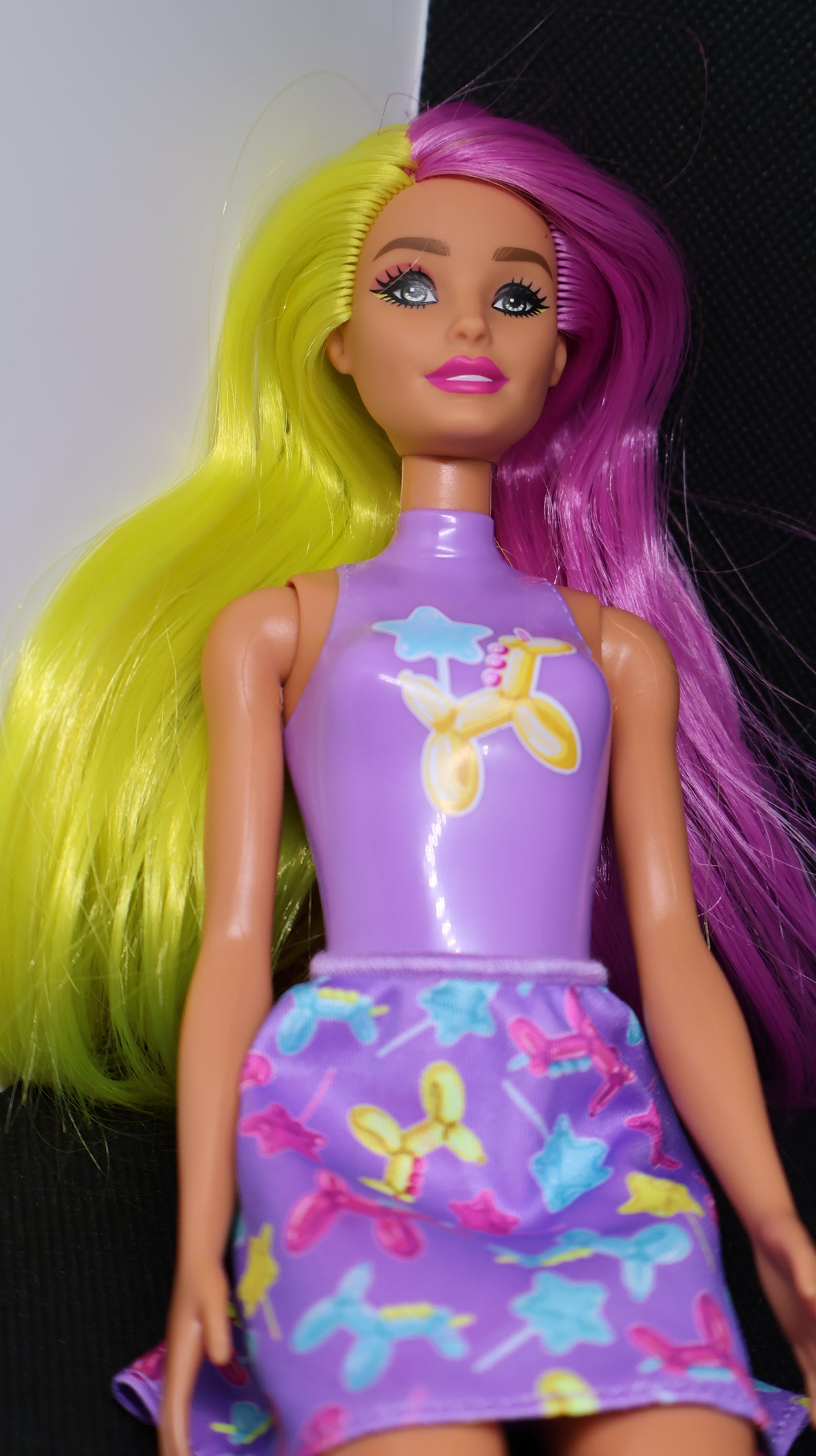 🎈 Barbie Color Reveal Balloon Animals Series Doll – Yellow & Purple Hair