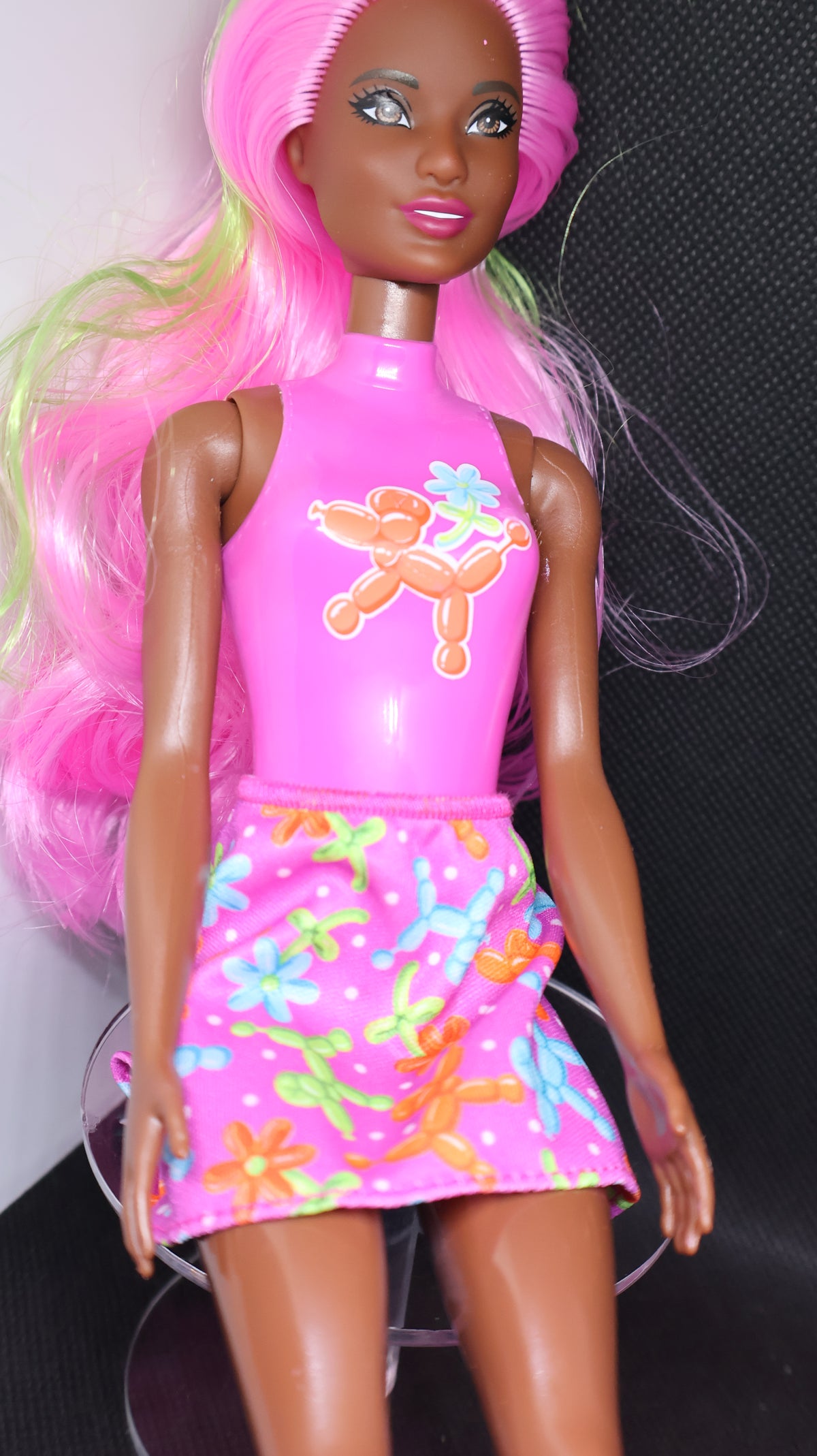 🎈 Barbie Color Reveal Balloon Animals Series Doll – Pink & Green Hair