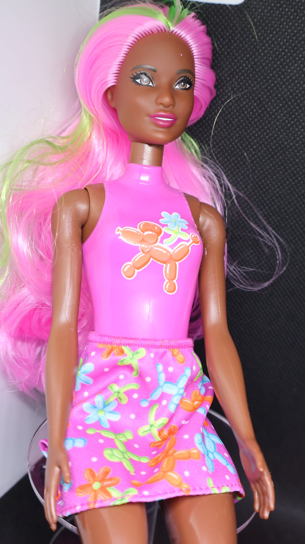 🎈 Barbie Color Reveal Balloon Animals Series Doll – Pink & Green Hair