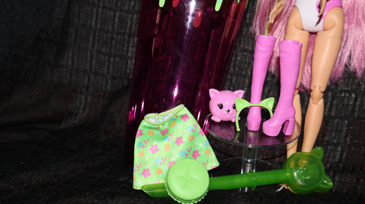 🐱💗 Barbie Pop Reveal – Pink & Green Doll with Accessories